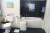 Freistehendes Einfamilienhaus mit mögl. barrierefreier Einliegerwohnung - Badezimmer 1